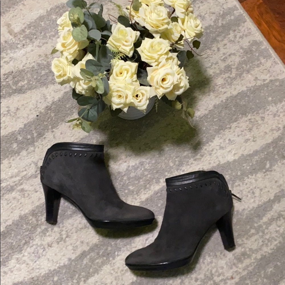 💕Aquatalia ankle booties💕